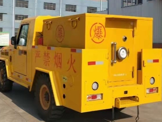 长城区凯龙爆破器材运输车：保障爆破任务的安全运行