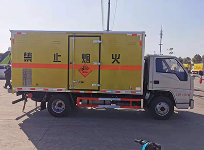 长城区爆破器材运输车工人安全操作规范与智能技术保障